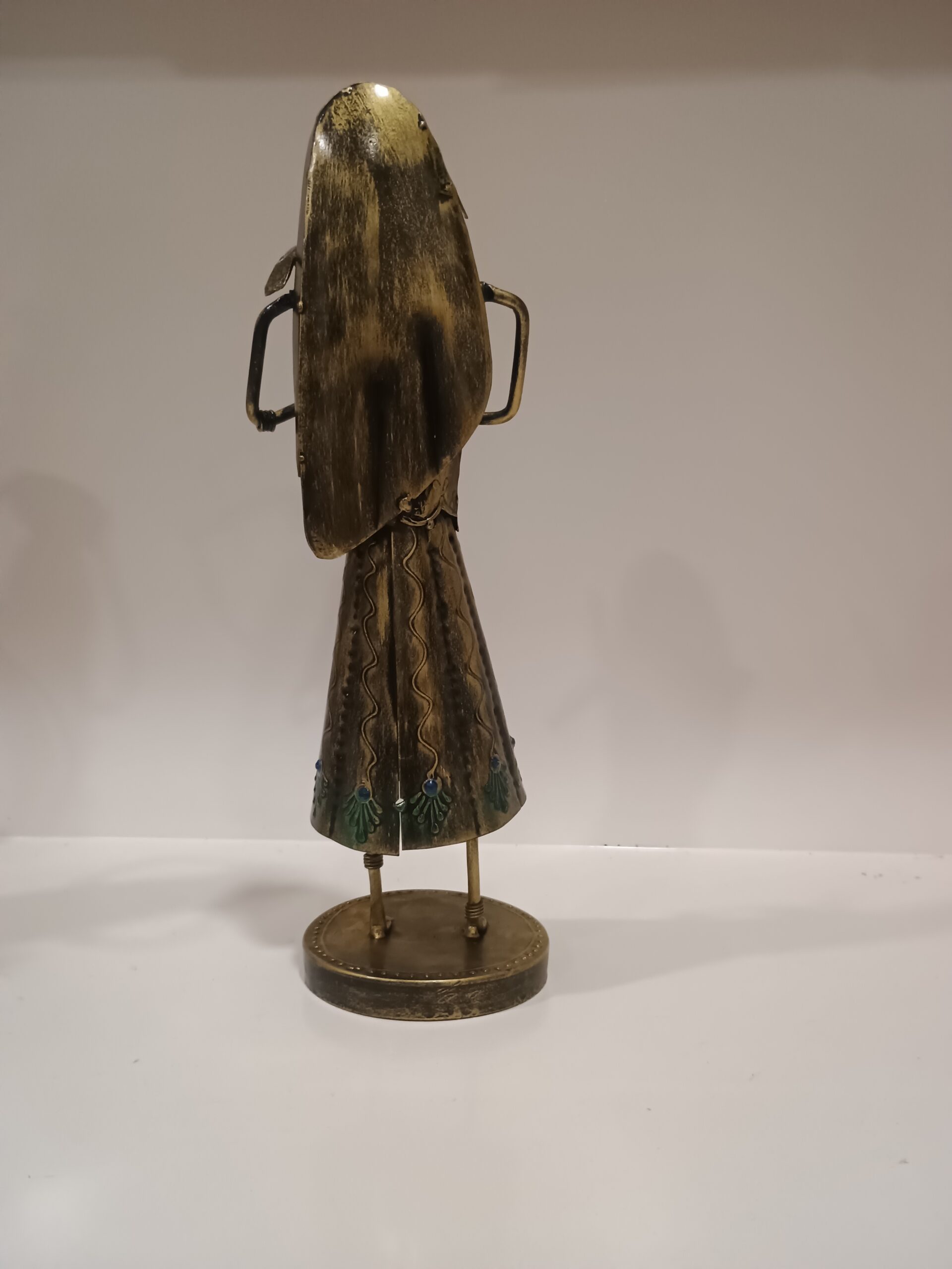 Hand-crafted Metal Farmer Figurines – Rustic Table Decor for Home & Office - Image 8